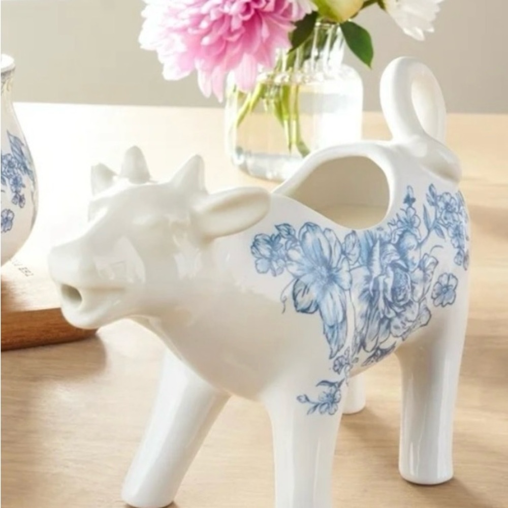 The Pioneer Woman Agatha blue Stoneware Cow Creamer